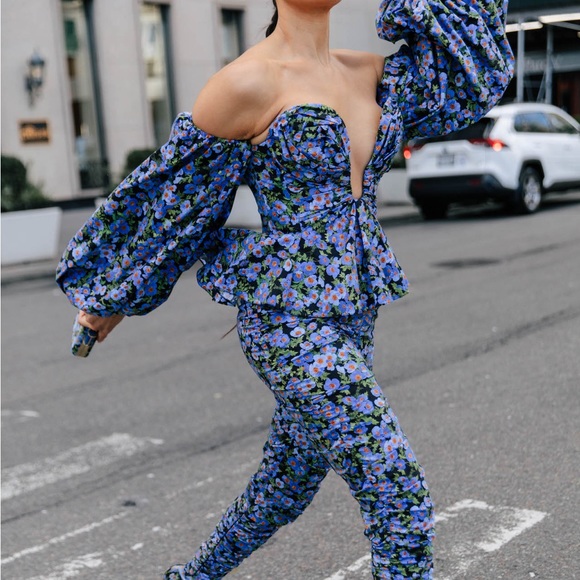 Carolina Herrera
Women's Blue Floral Belted Top - Picture 2 of 7